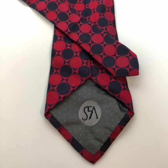 Saks Fifth Ave Men's Tie - Picture 5 of 9